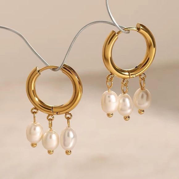 18K Gold Plated Freshwater Pearl Hoop Earrings - Picture 5 of 8